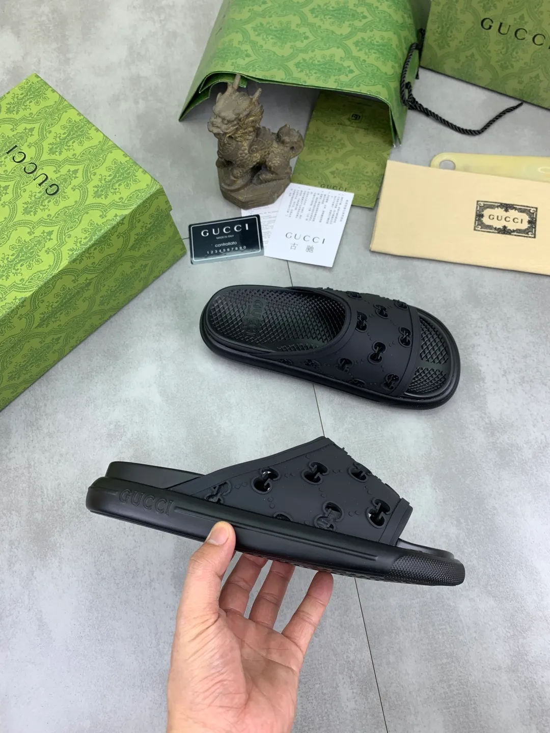 Men's Men's Shoes 💰P300💰[New Style] High Version 🎁🎁🎁 GUCCI New Year of the Snake casual slippers, original official website, perfect workmanship, transmitting a kind of noble luxury, sublimating its definition of luxury in Gucci's high-end extraordinary craftsmanship. Original Gucci double G combination outsole, code number: 35-46, complete package